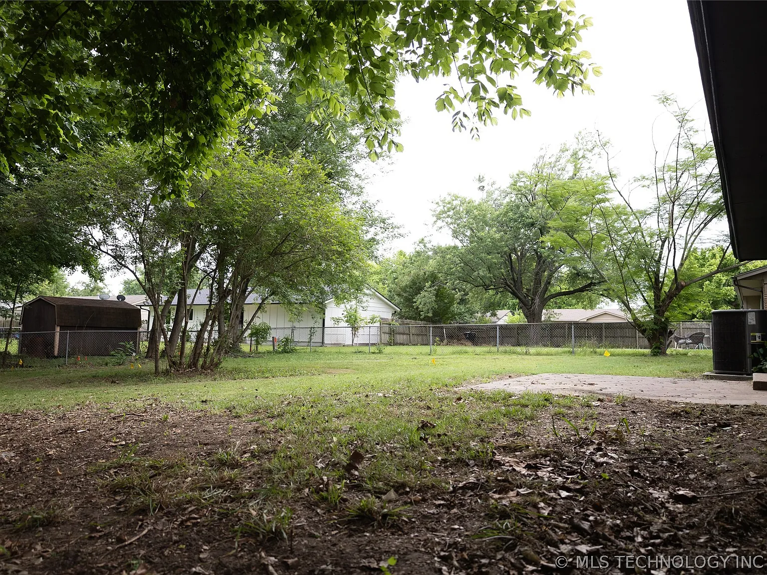 3 bed, 1.0 bath, 1010 sqft, $1,850 — Photo 2