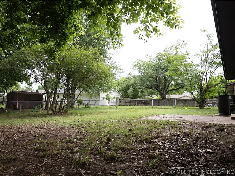 909 W El Paso Pl — Photo 2