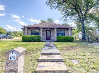 129 S Farrar St, Uvalde, TX 78801