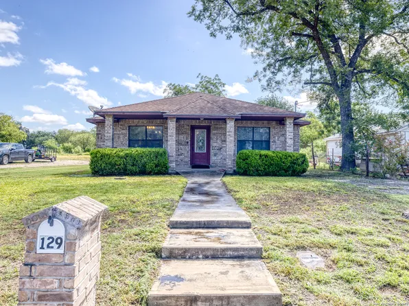 129 S. Farrar st., Uvalde, TX 78801