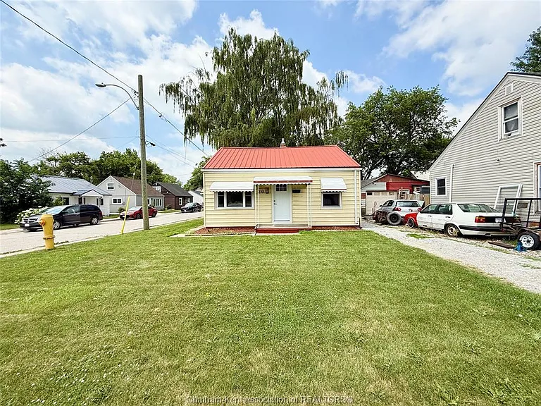 20 McNaughton Ave — Photo 3