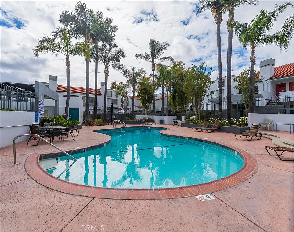 1 bed, 733 sqft, $2,350 — Photo 2