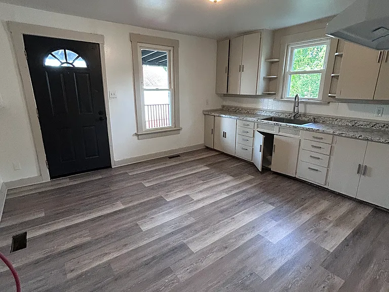 208 Greene St — Photo 13