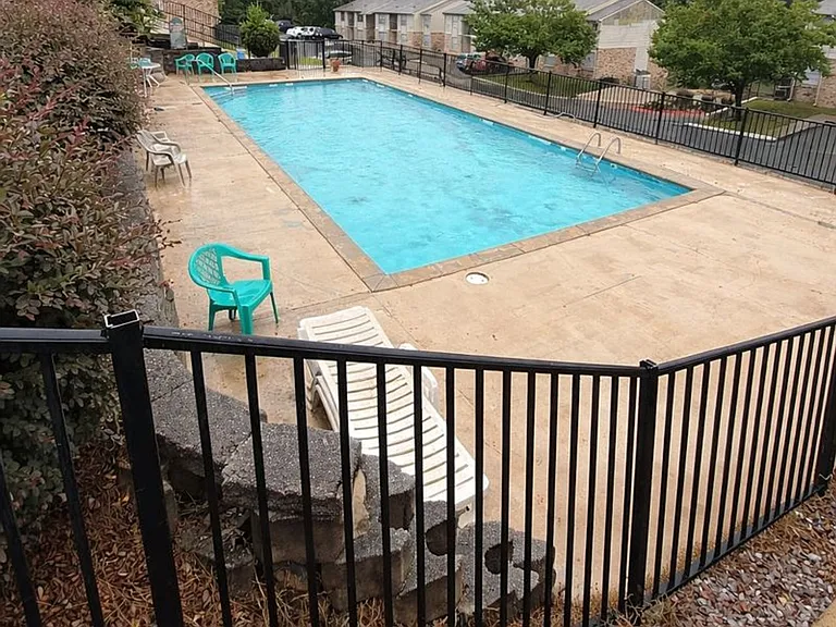 Whittington Park Apartments — Photo 9