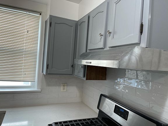 3rd image of 2978 Lawton Ave #1