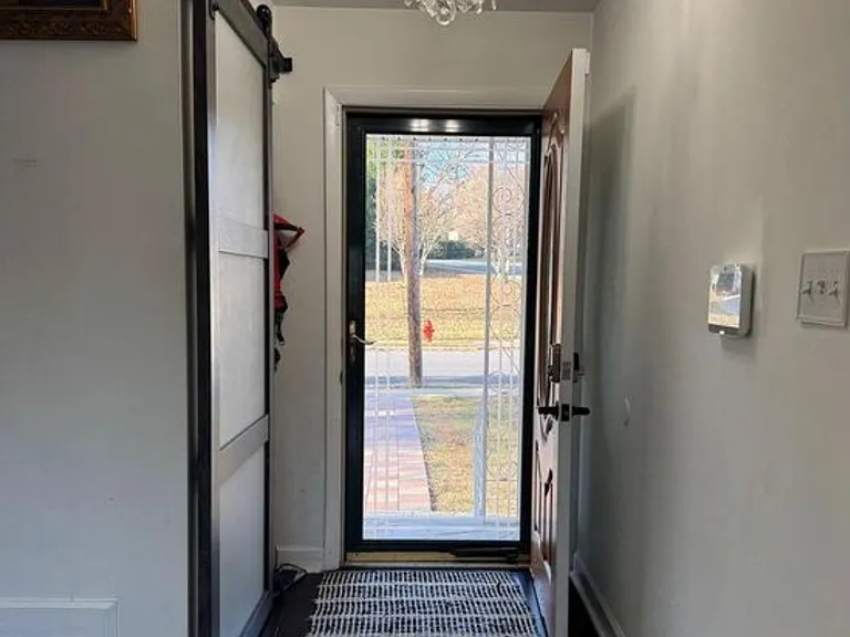 131 Casmar St SE — Photo 4
