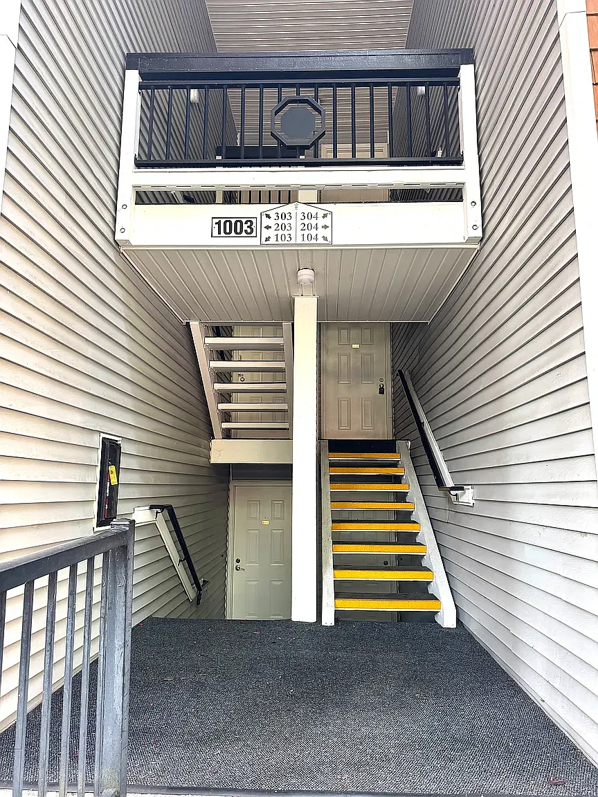 2 bed, 915 sqft, $2,350 — Photo 3
