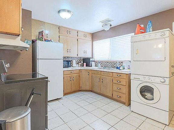 3rd image of 2132 Bonham Ave