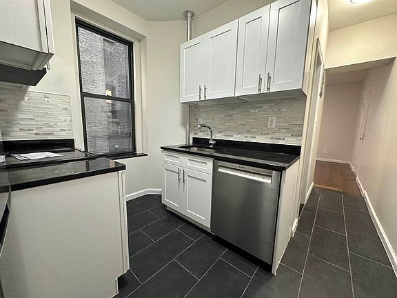 4th image of 41-20 29th St #1E