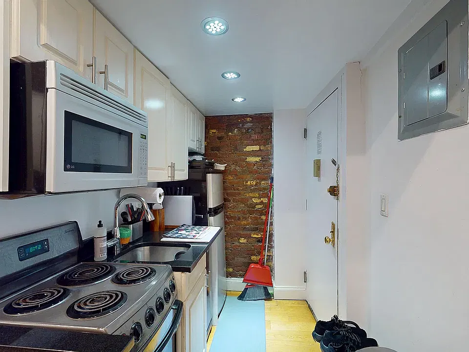 163 Mulberry St #2