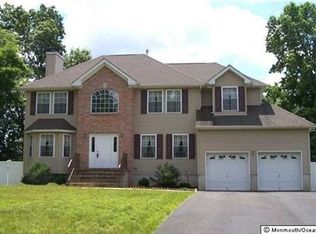 2 Rossi Rd, Cookstown, NJ 08511