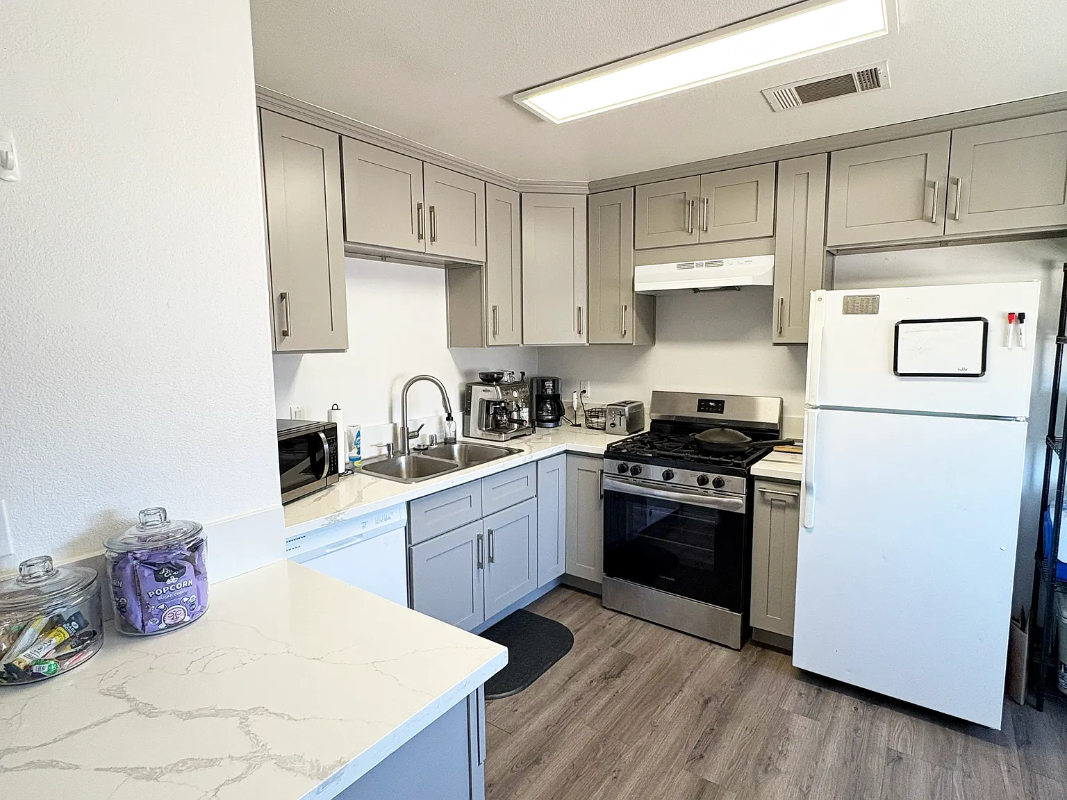 2 bed, 860 sqft, $1,650 — Photo 3