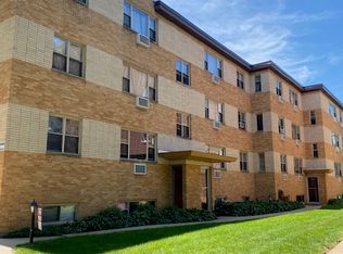 6966 N Ridge Blvd #102, Chicago, IL 60645