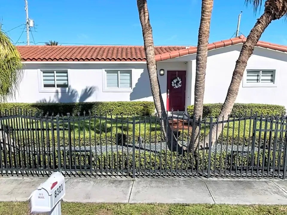 8321 NW 170th Ter