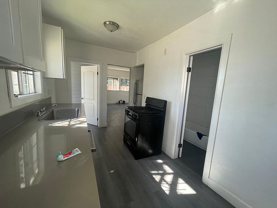 1st image of 472 W 47th St #472