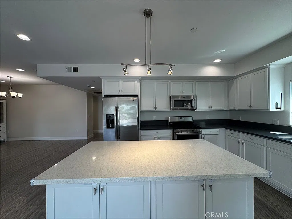 5432 Hermitage Ave — Photo 4