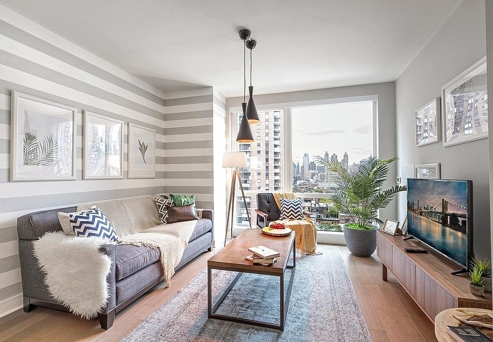 1st image of 450 W 42nd St APT 25P