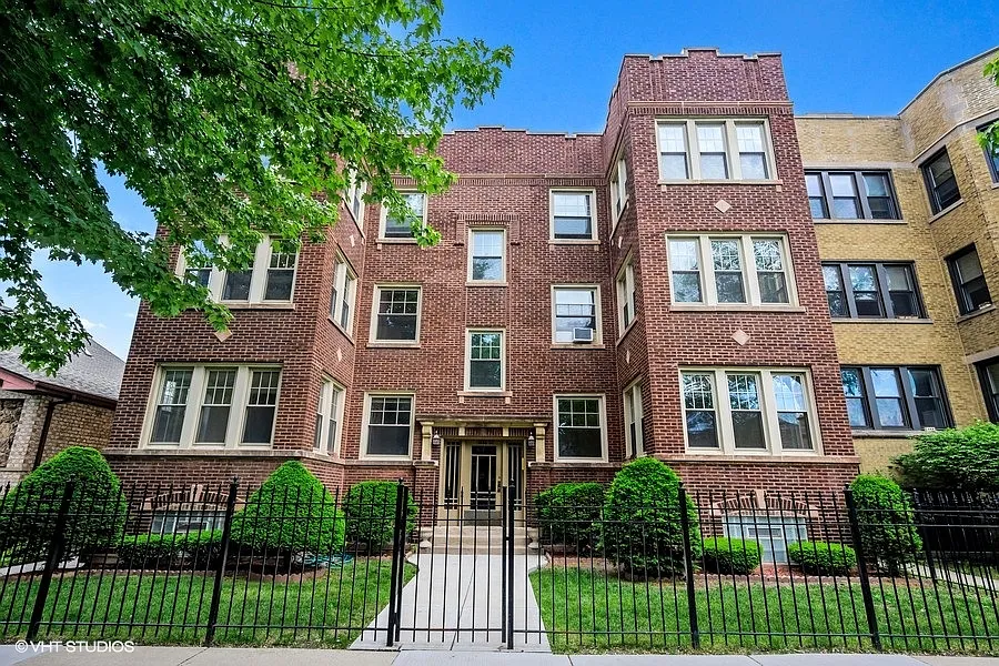 1634-36 W Balmoral - 1634 Unit 2 — Photo 4