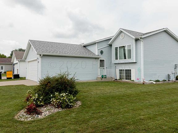 2nd image of 920 15th Ave W