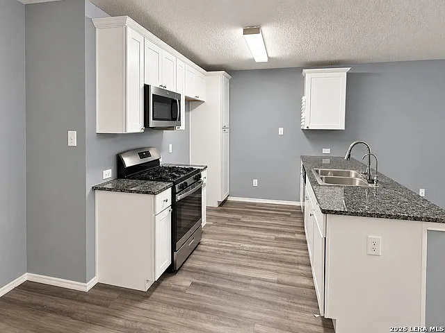 4 bed, 2.0 bath, 1902 sqft, $2,000 — Photo 4