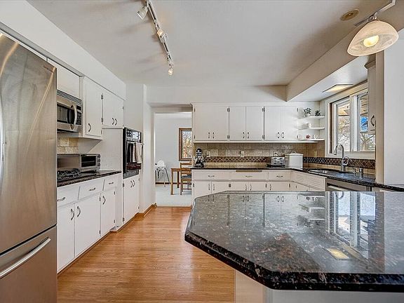 3rd image of 1780 Whitemont Dr