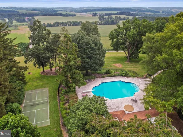 6759 Moulstown Rd E, Hanover, PA 17331