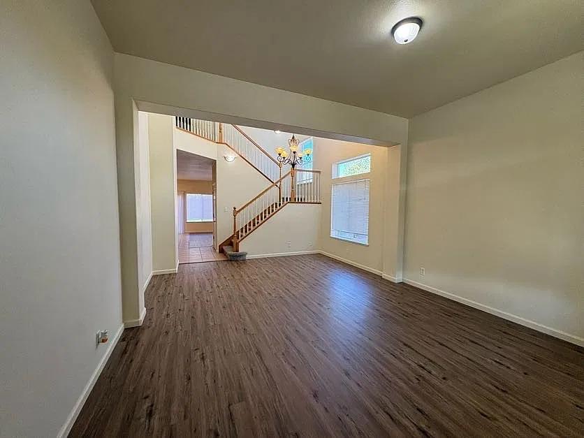 4 bed, 2314 sqft, $2,350 — Photo 4