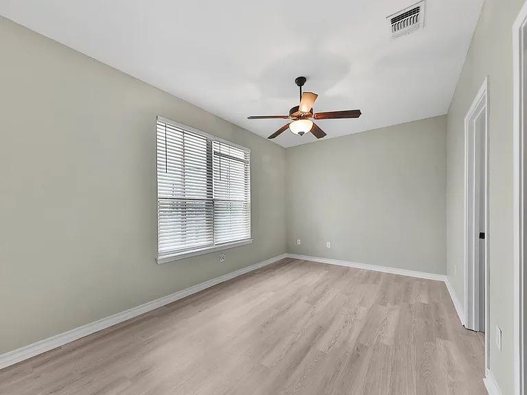 102 Cornell Ave — Photo 2