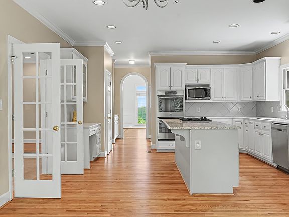 5th image of 145 Southview Dr