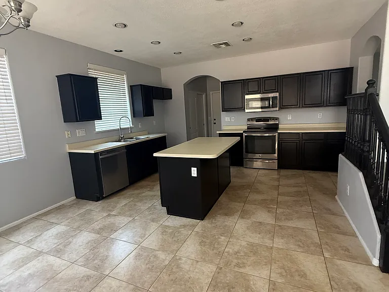 8402 S 48th Dr — Photo 6