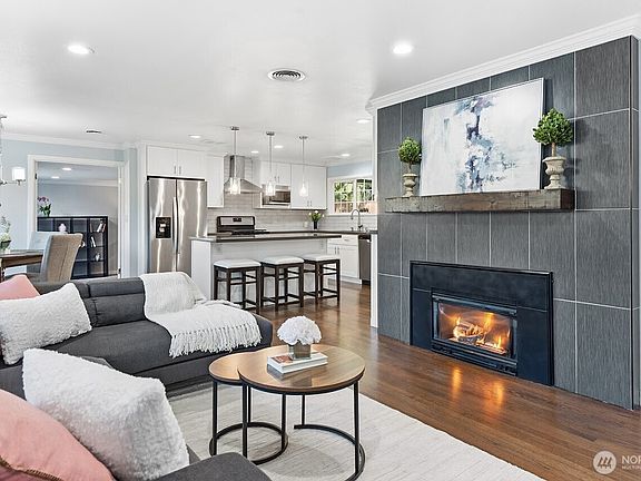 3rd image of 15812 30 Avenue NE
