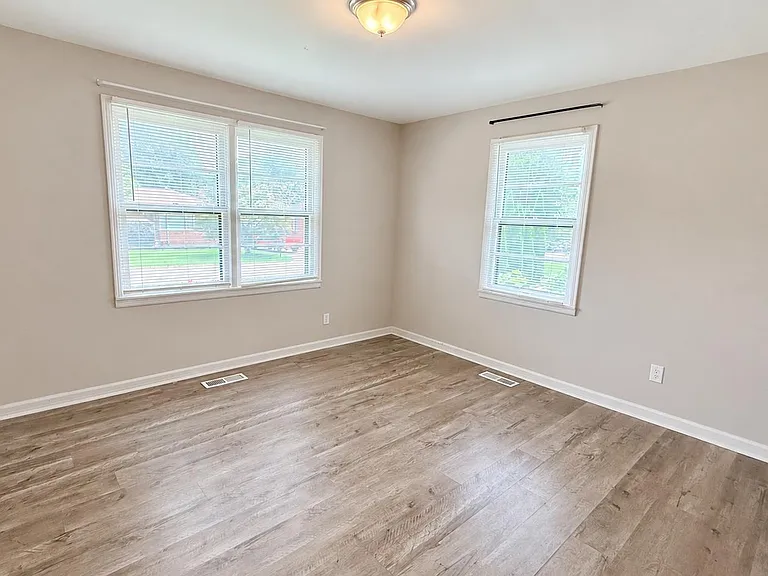 1908 Stevens Dr NE — Photo 18