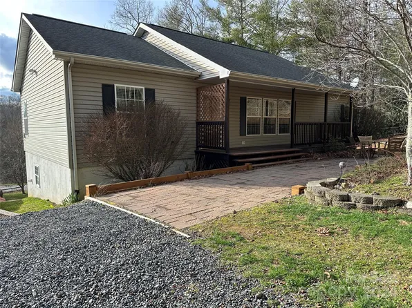 2763 Jackson Town Rd, Spruce Pine, NC 28777