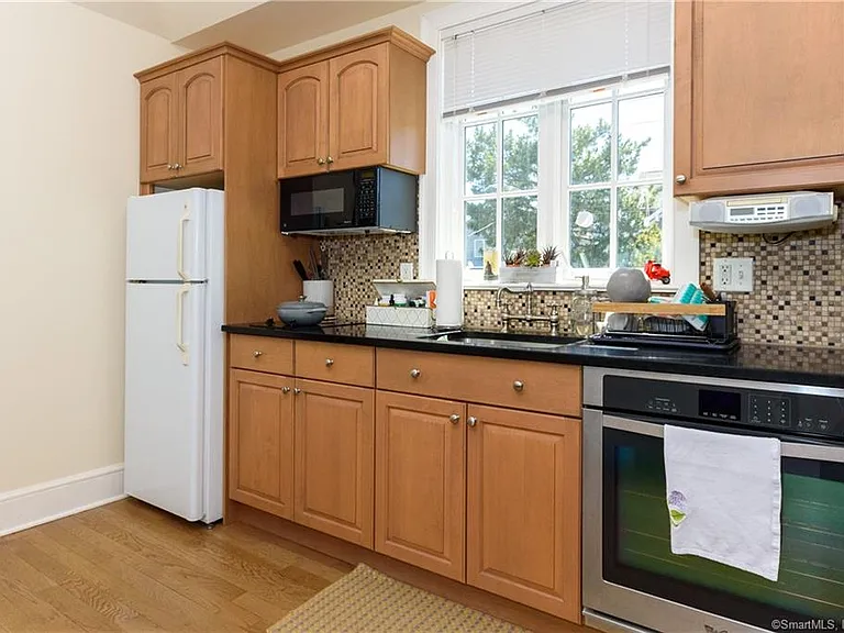 1564 Fairfield Beach Rd — Photo 3
