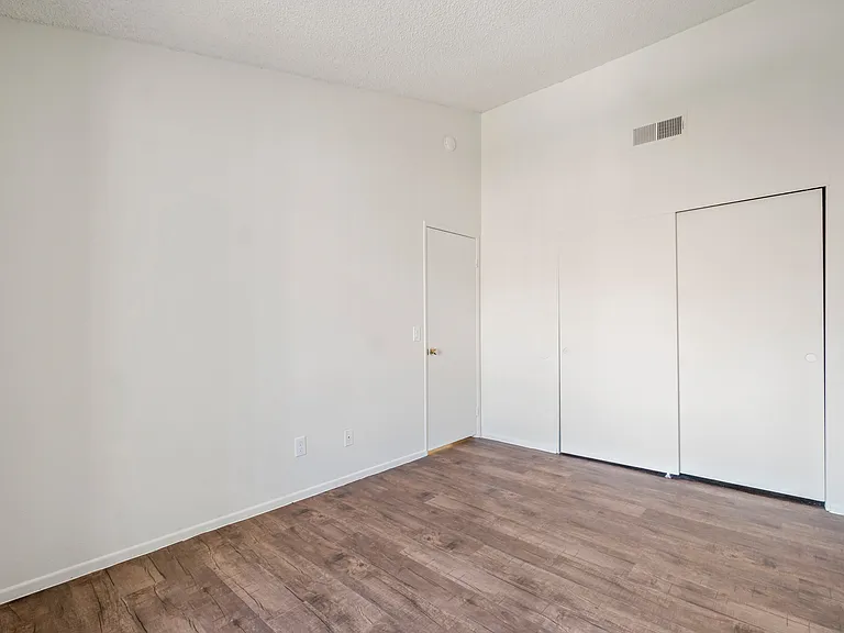 741 W Stetson Ave — Photo 3