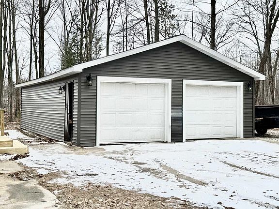 3rd image of 219 S Nine Mile Rd