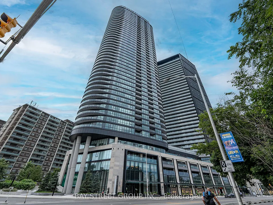 585 Bloor St E #3222