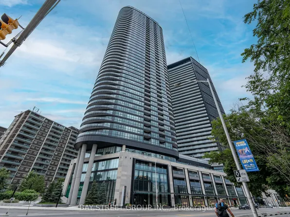 585 Bloor St E, Toronto, ON