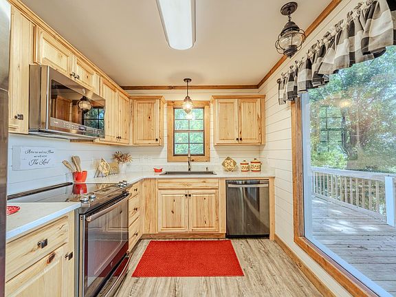 4th image of 649 Narrows Ln