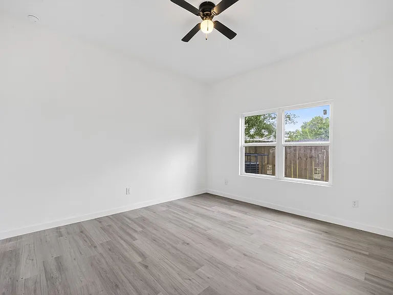 9007 Hilda St — Photo 11