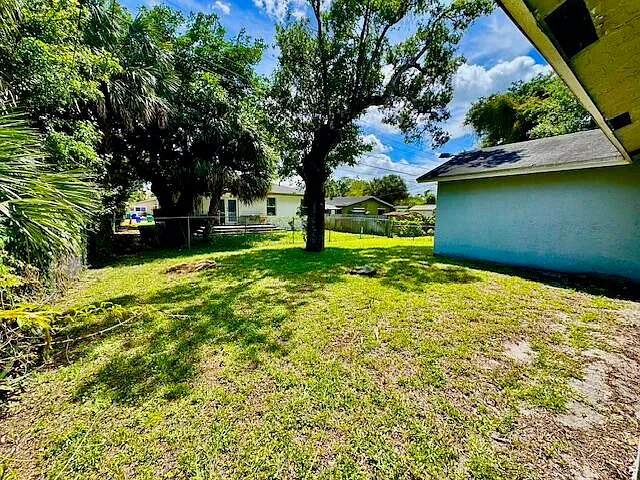 2810 NW 8th Ct — Photo 6