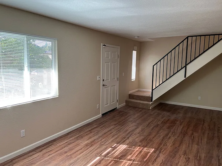 2603 Carlton Ln — Photo 4