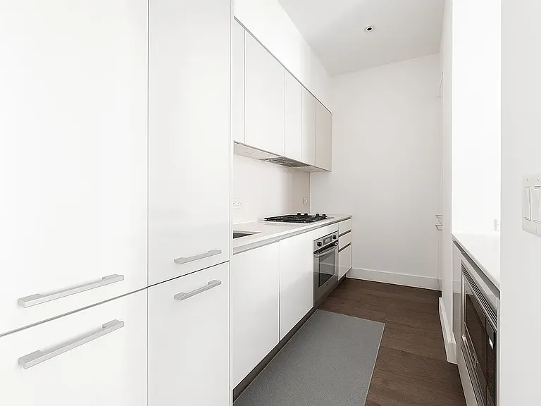 25 Broad St #8G — Photo 5