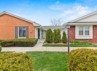 5316 Woodbridge Ln S #5316, Greenfield, WI 53221