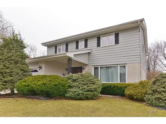 1214 Heather Hill Cres photo 1