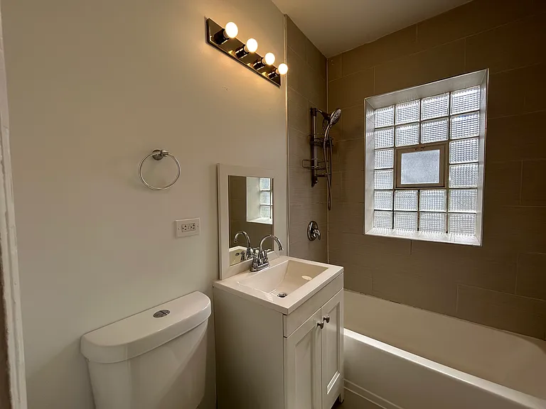 3018 N Karlov Ave #1H — Photo 7