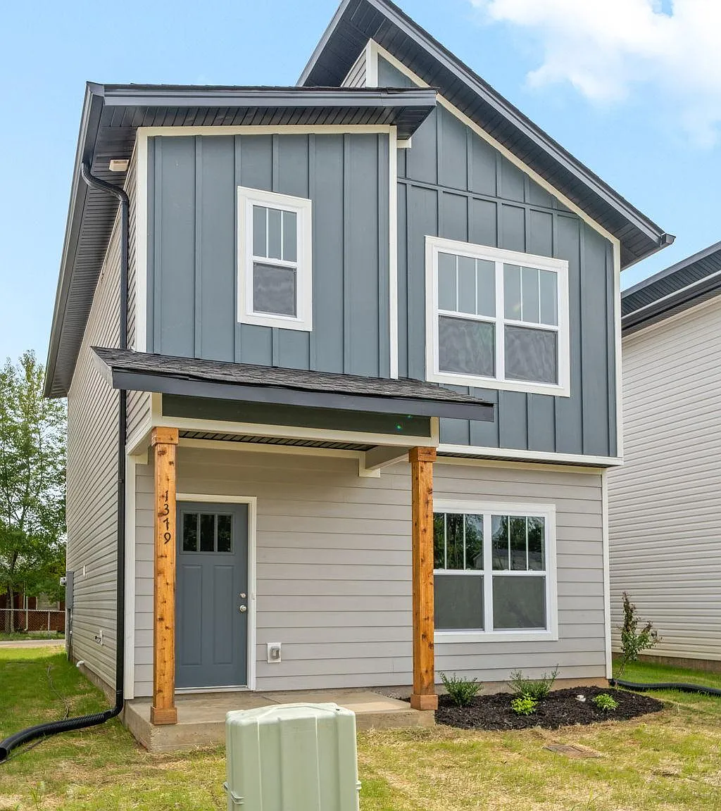 3 bed, 2.5 bath, 1420 sqft, $1,695 — Photo 1