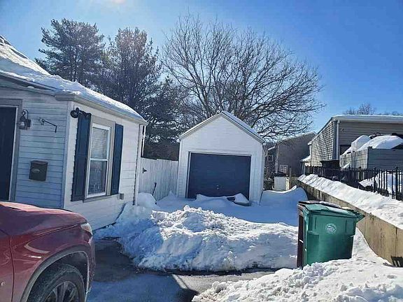 4th image of 216 Bertenshaw Rd