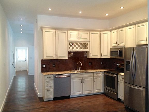 4th image of 1902 W Watrous Ave APT B