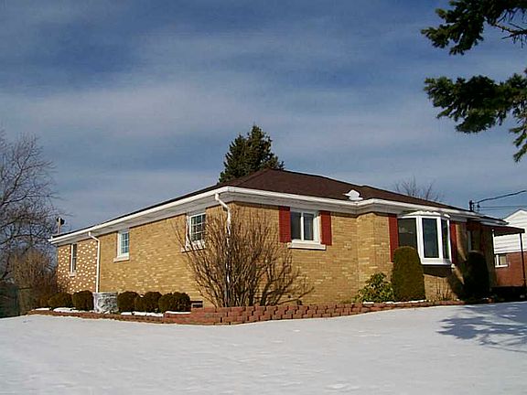 3rd image of 3812 Meadow Dr
